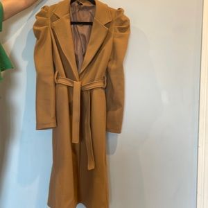 Long camel coat with puffer sleeve and waist tie
